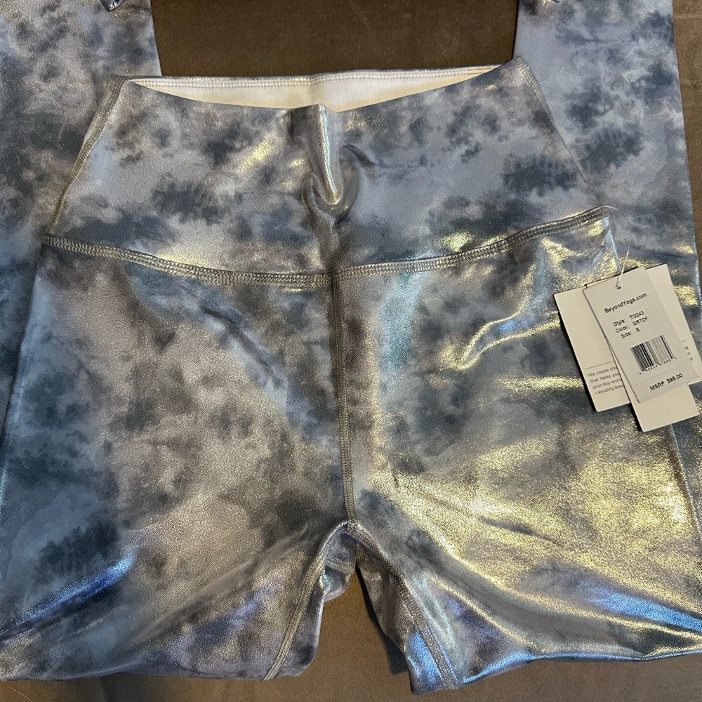 Beyond Yoga Metallic Silver Activewear Set NWT - Picture 2 of 9